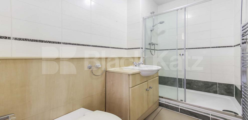 			LET , 3 Bedroom, 1 bath, 1 reception Apartment			 Farnan Road  , Streatham